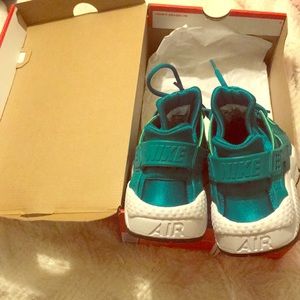 😊SOLD😊Nike Huarache